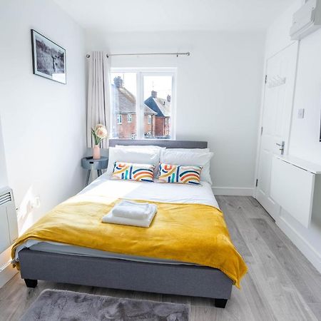 No 01 Small Studio Flat In Aylesbury Town Station 外观 照片
