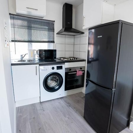 No 01 Small Studio Flat In Aylesbury Town Station 外观 照片
