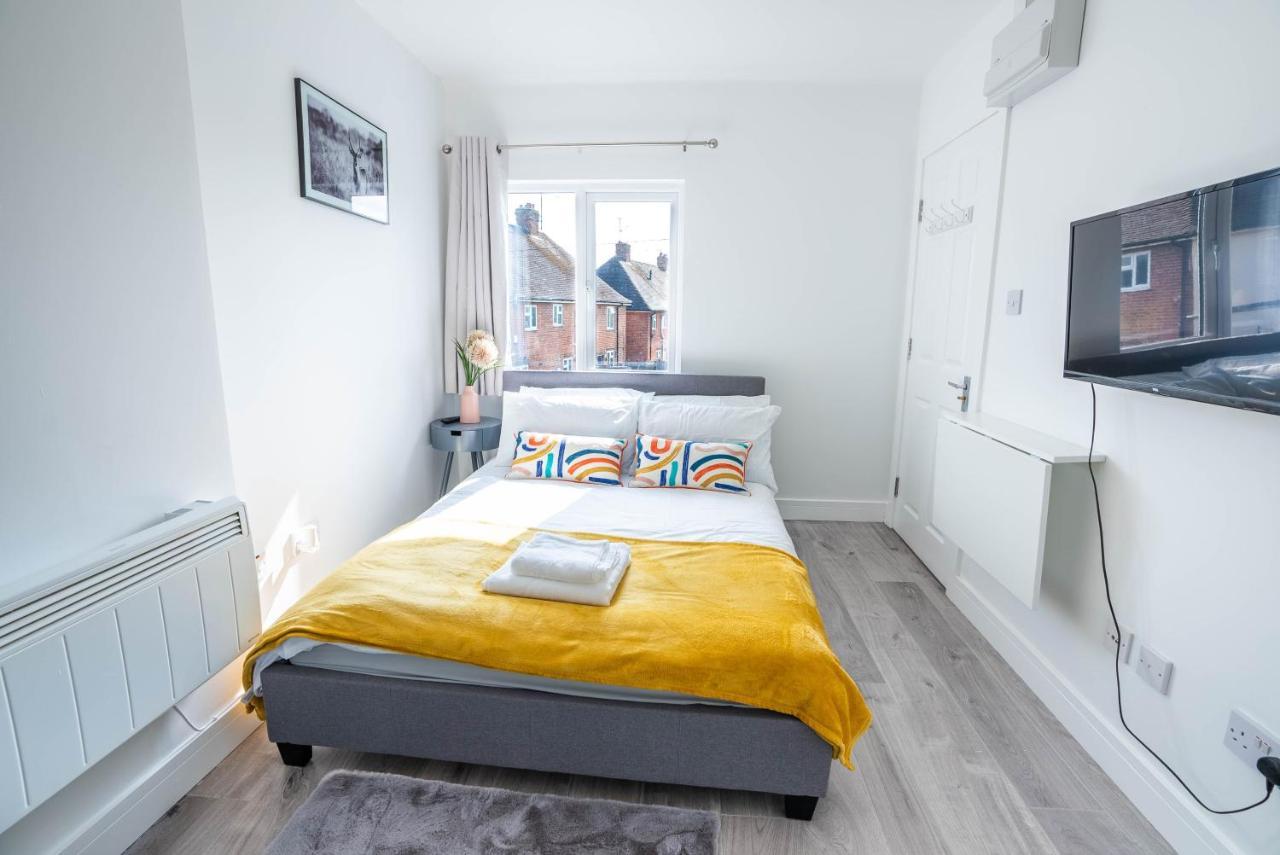 No 01 Small Studio Flat In Aylesbury Town Station 外观 照片
