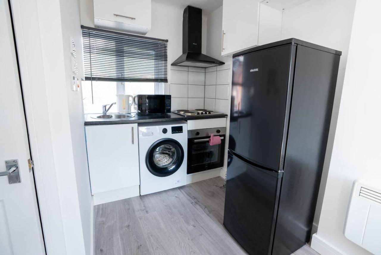 No 01 Small Studio Flat In Aylesbury Town Station 外观 照片