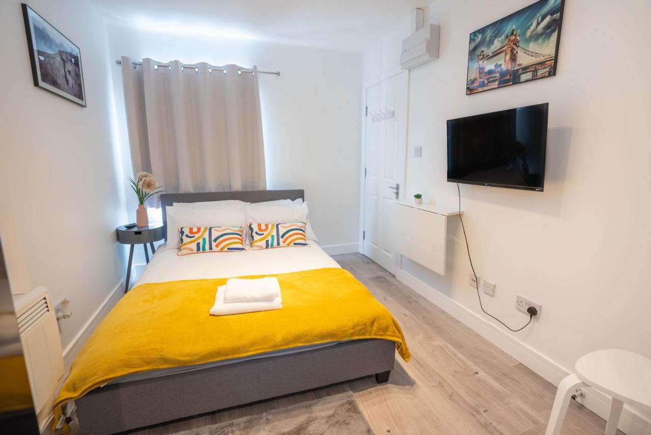 No 01 Small Studio Flat In Aylesbury Town Station 外观 照片